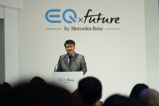 김학도 중소벤처기업부 차관이 22일 열린 메르세데스-벤츠 'EQ Future' 개막행사에 참석해 한국과 독일 기업의 협력과 교류에 대해 이야기하고 있다.