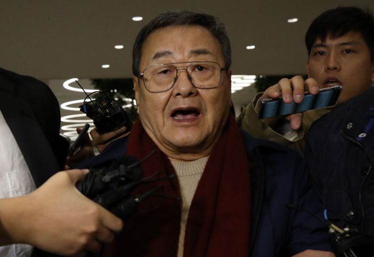 '성폭행 혐의' 김준기 전 DB회장, 첫 재판에서 "고의적 추행 아니다"
