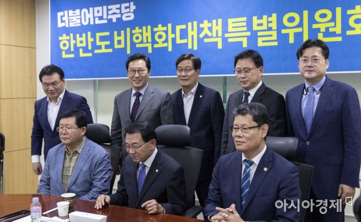 [포토] 한반도비핵화특위 참석한 김연철 장관