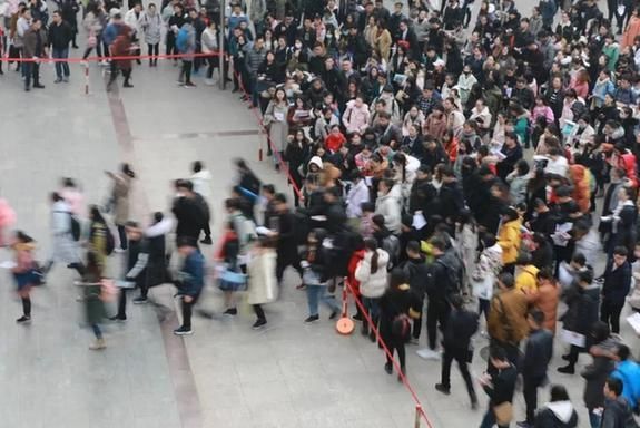중국도 공무원 시험 열풍…한 자리 놓고 1000대 1 경쟁도
