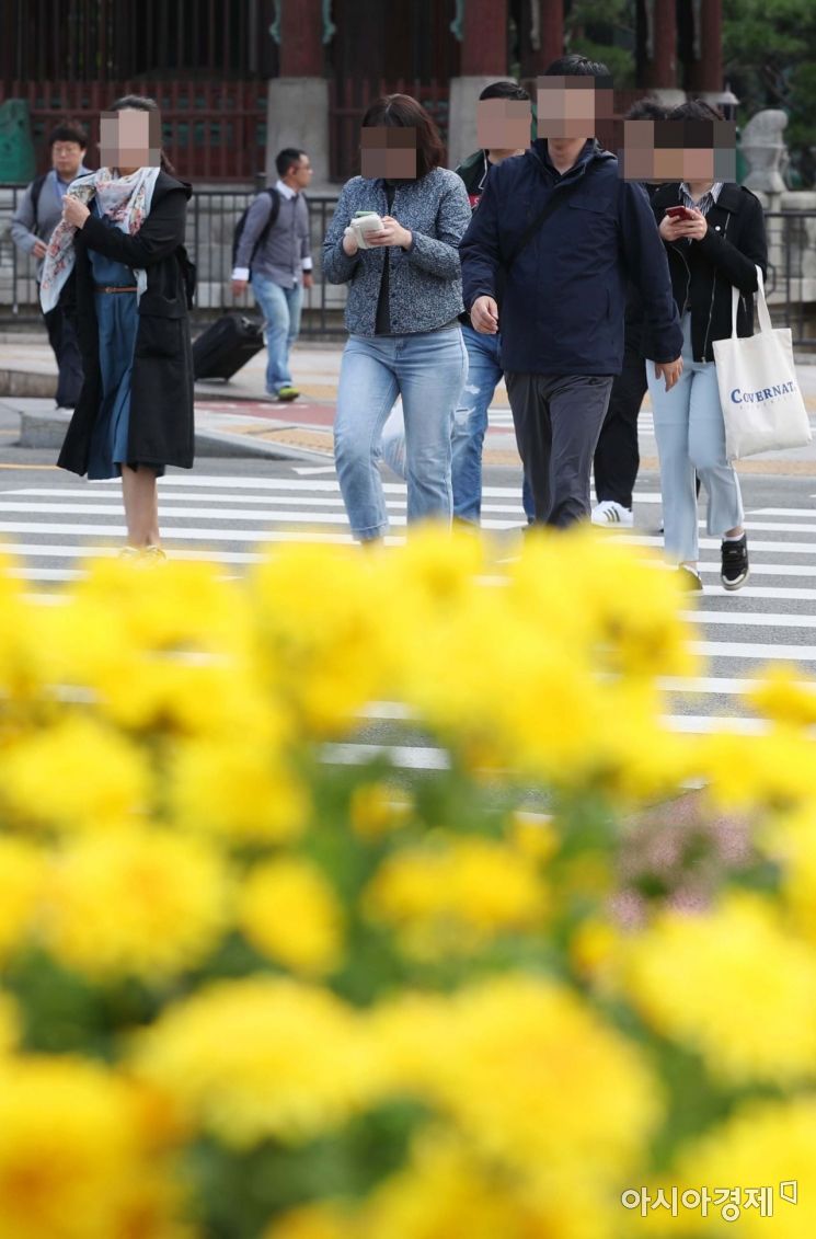 [포토]가을 향기 맡으며 출근 