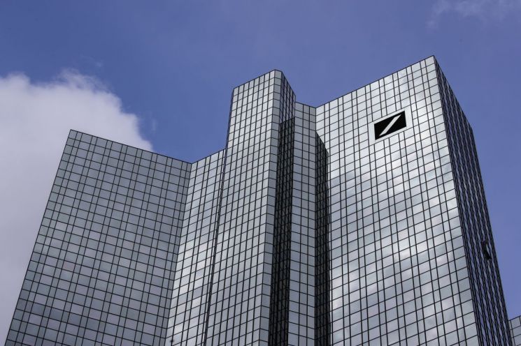 유럽 대형은행, ECB '저금리 정책' 최대 피해자 