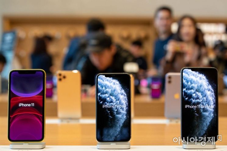 "애플, 5G 아이폰 4종 전부 OLED 탑재…충전기는 뺀다"