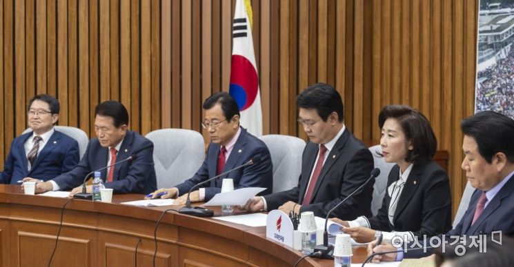 [포토] 회의 주재하는 나경원 원내대표