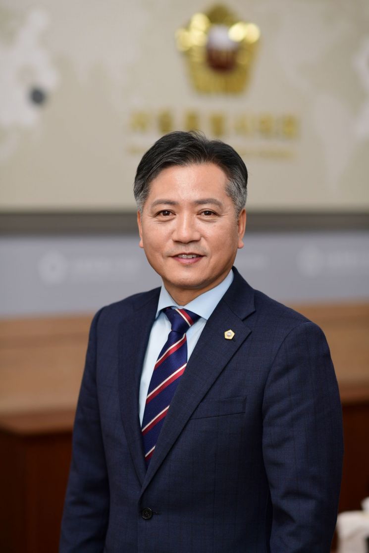 [신년사]신원철 서울시의회 의장 “민생경제에 안정과 활기를 불어넣는 한 해 보낼 것”