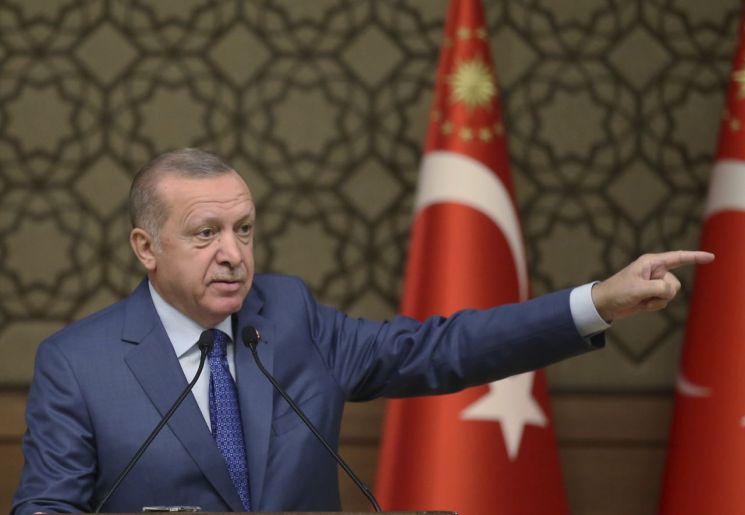터키 대통령, 쿠르드 민병대 철수 종용…"철수 않으면 우리가 치울 것"