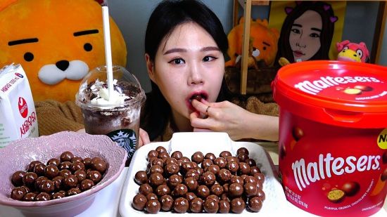 인기 먹방 유투버, 편의점 판매사원 역할 '톡톡'