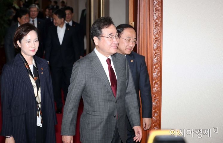 [포토]국무회의 참석하는 이낙연·홍남기·유은혜 