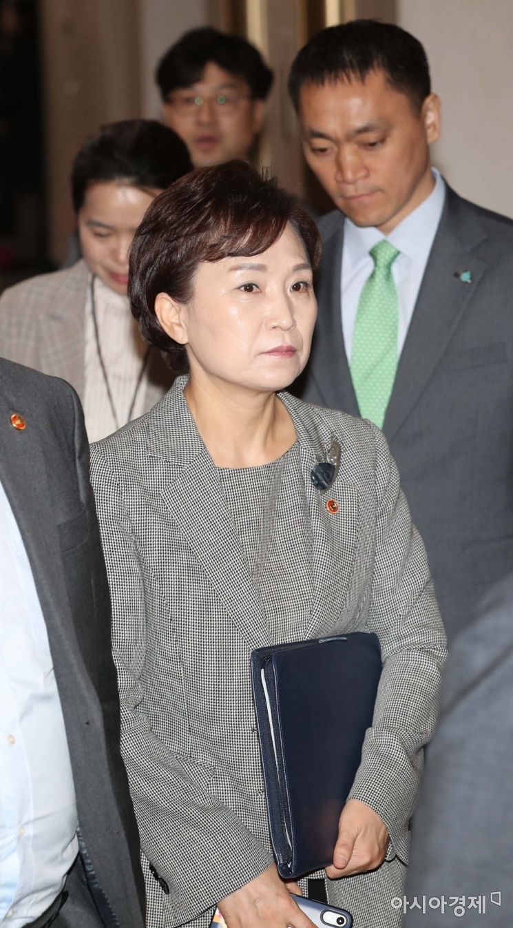 [포토]국무회의 향하는 김현미 장관 