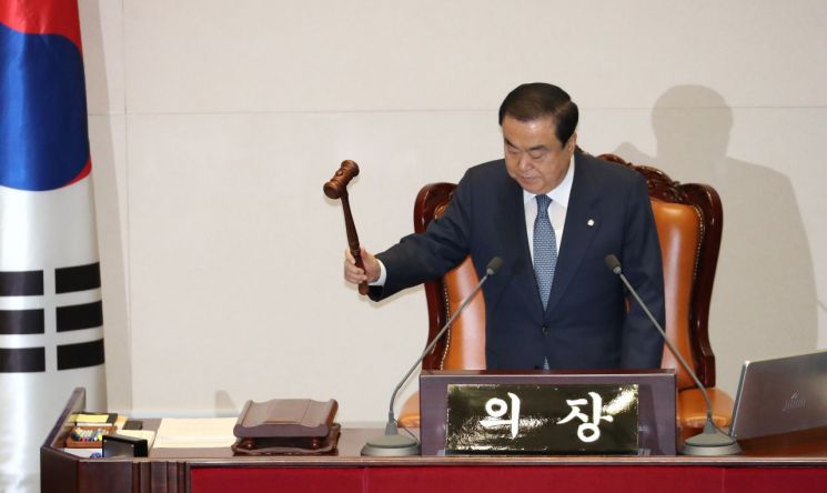 문희상 의장, '공수처법' 12월3일 본회의 부의