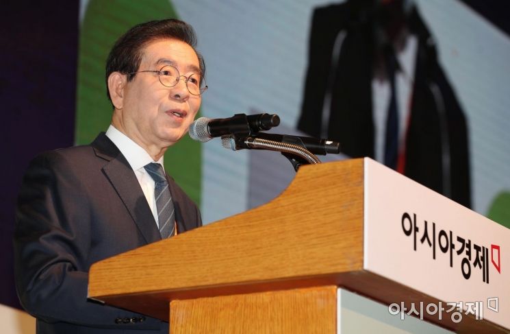 박원순 서울시장이 30일 서울 중구 롯데호텔에서 아시아경제 주최로 열린 '2019 아시아여성리더스포럼'에서 축사를 하고 있다. /문호남 기자 munonam@