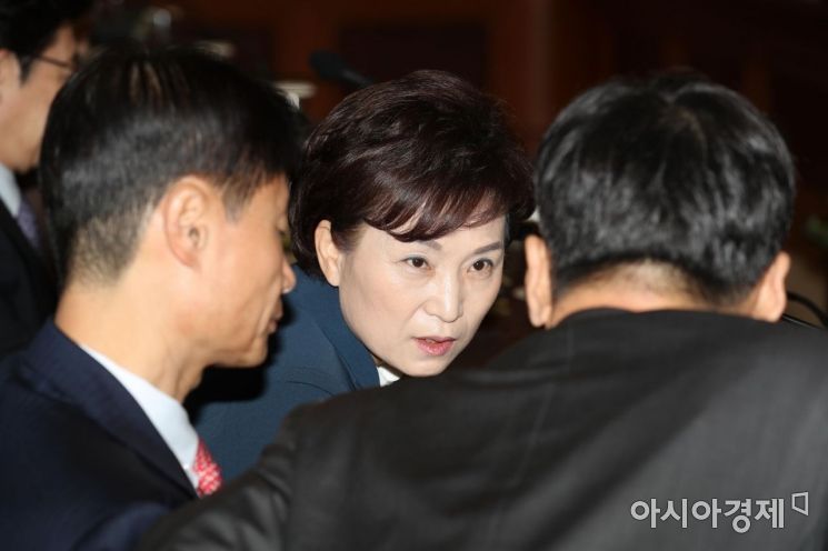 [포토]심각한 표정의 김현미 국토교통부 장관 
