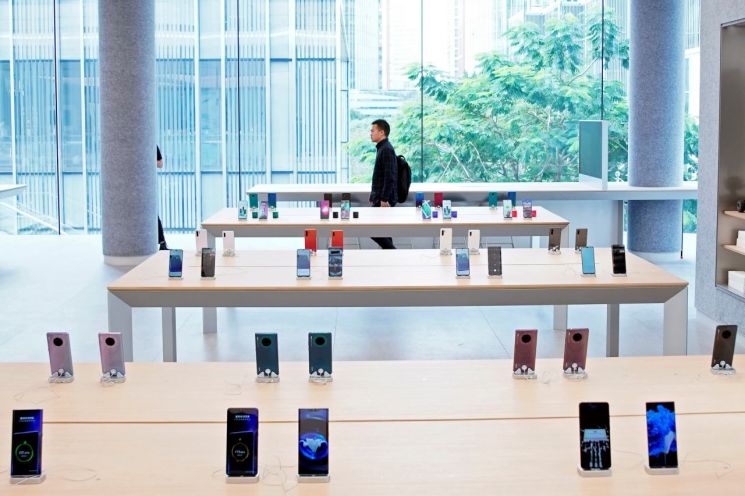중국인 절반이 화웨이폰…위기의 애플 "신제품도 할인"