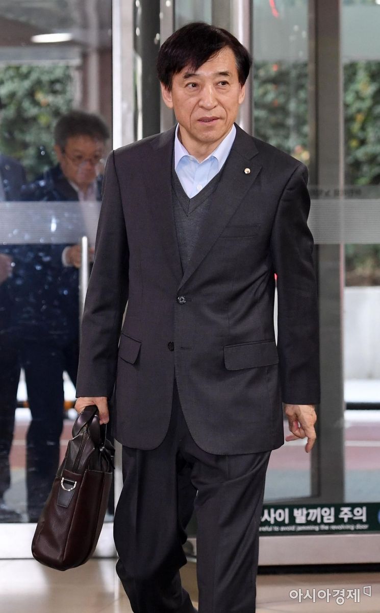 [포토] 출근하는 이주열 한국은행 총재