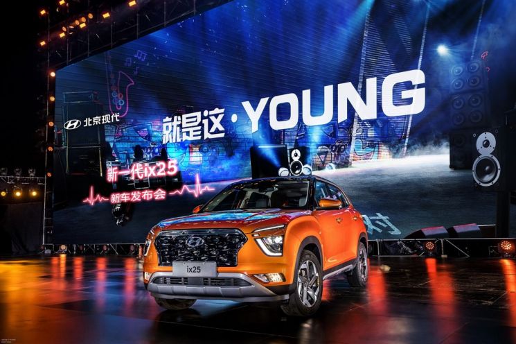 베이징현대는 30일(현지시간) 중국 충칭 공장에서 중국 전략형 신형 SUV ix25의 신차 발표회를 개최했다./사진=현대차