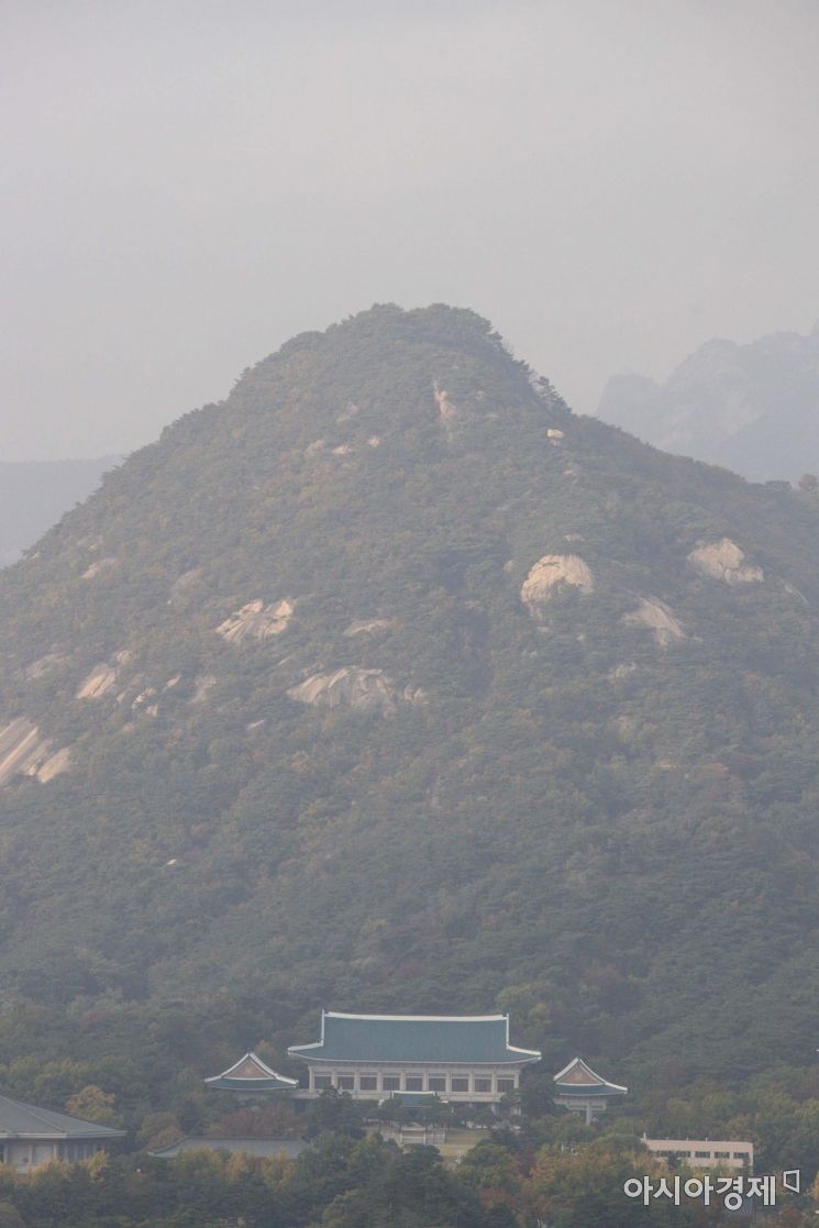 [포토]미세먼지에 싸인 청와대