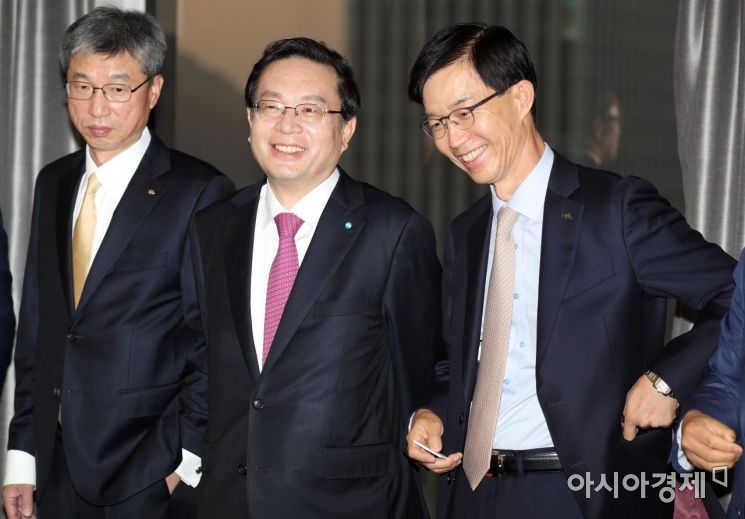[포토]이주열 한국은행 총재 기다리는 시중은행장들 
