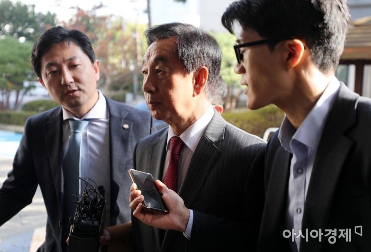 [포토]질문 받는 김성태 자유한국당 의원 