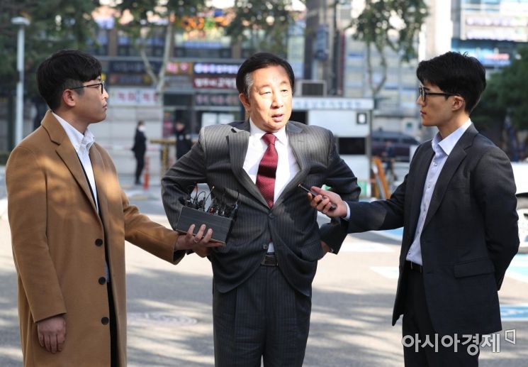 'KT 부정채용' 김성태 "뇌물 주고받을 이유 없다" 반격 나섰다