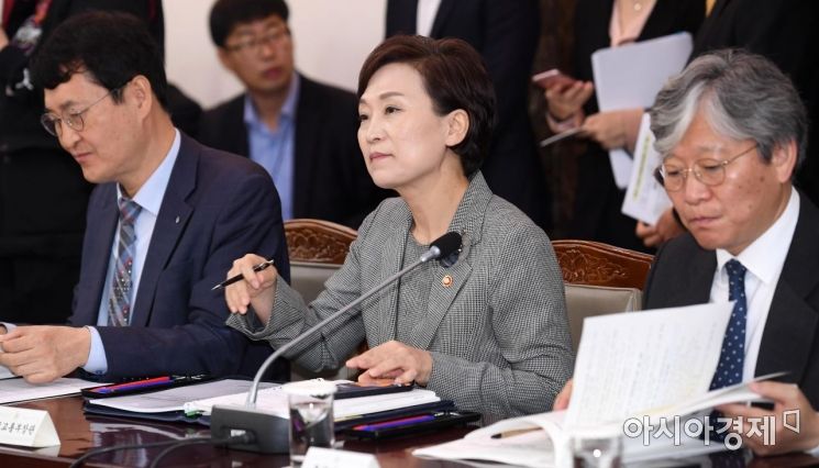 [포토] 미세먼지특위 참석한 김현미 장관