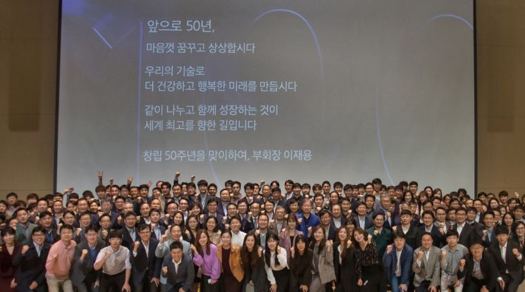 삼성전자, 반도체 성장 넘어 '같이 성장' 새 비전 내걸어야