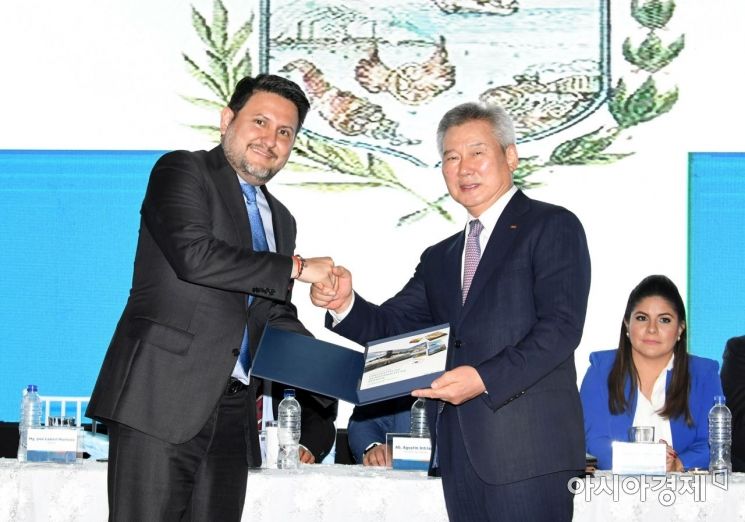 [포토] 한국공항공사, 에콰도르에 사업 제안서 전달