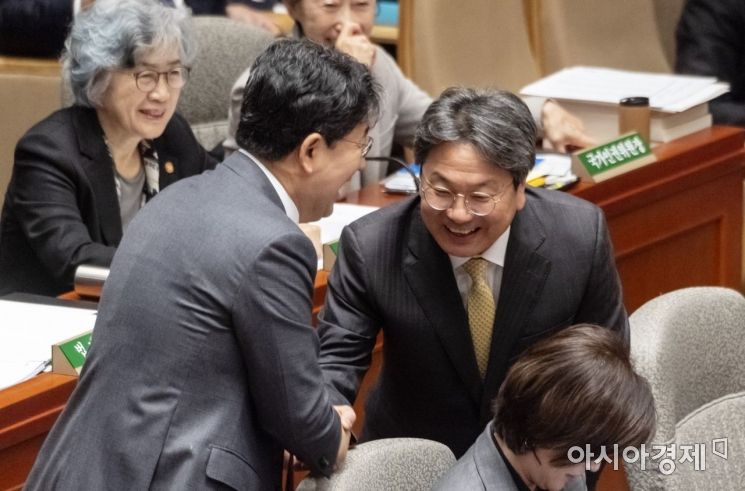 [포토] 국회 예결위 출석한 강기정 정무수석