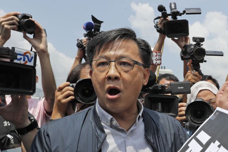 홍콩, 친중파 의원 흉기 공격 받아…정부 "무관용"