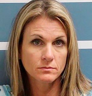 미국서 10대 딸 친구와 성관계 맺은 엄마 징역 4년    