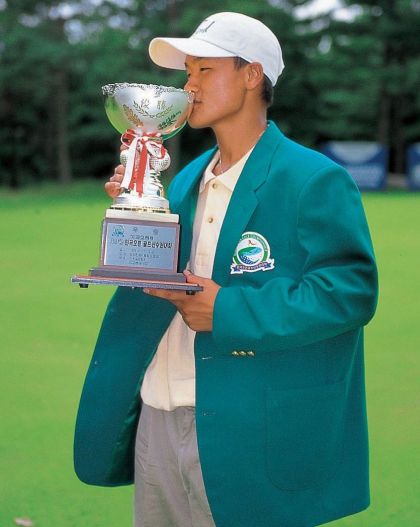 김대섭은 불과 17세이던 1998년 한국오픈에서 최상호를 제치고 아마추어 우승을 차지했다.