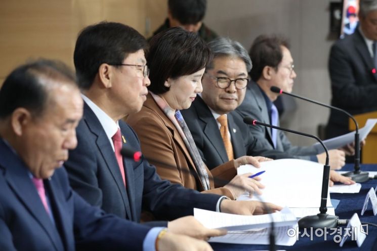 [포토]브리핑 마친 유은혜 부총리 