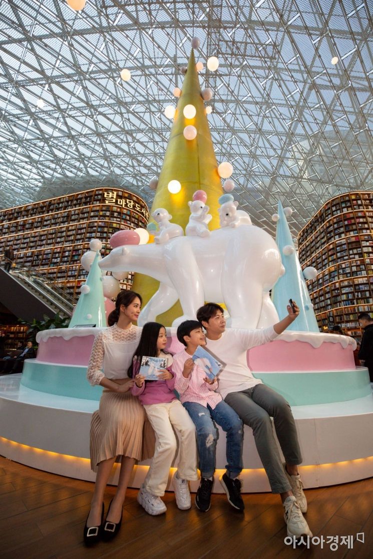 [포토]금빛 트리 만나고 가세요