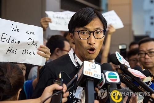 홍콩 경찰, '5월 송환법 저지' 야당의원 3명 체포…야권 반발