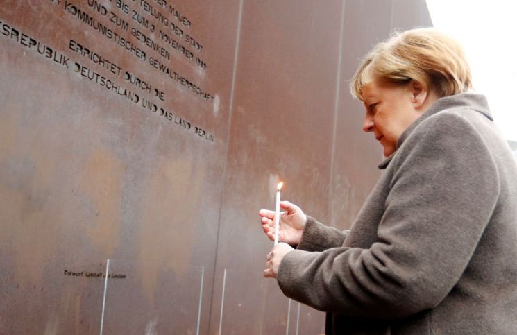 메르켈, 베를린장벽 붕괴 30주년에 "자유 막는 벽은 결국 뚫려"