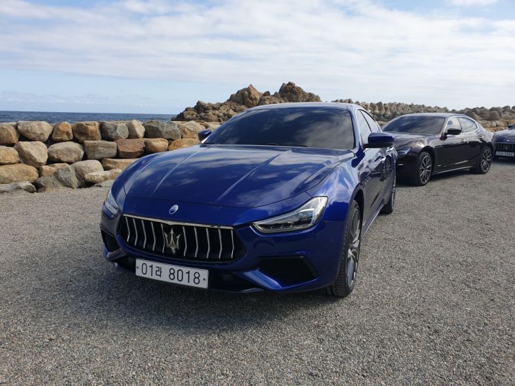 [시승기]"심장을 울리는 엔진소리"…럭셔리 스포츠 세단 마세라티 기블리