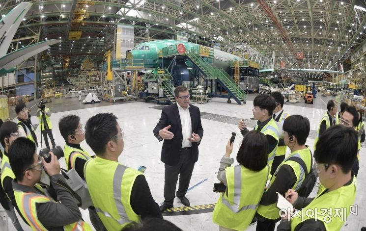 [포토] 보잉 에버렛 공장 안내하는 데이비드 리즈