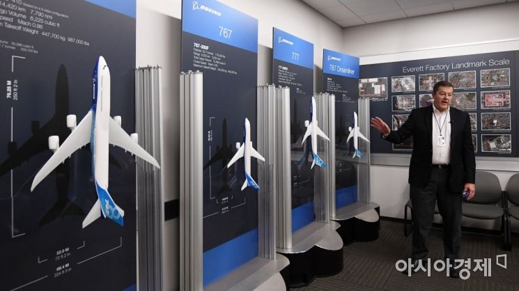 [포토] 보잉 에버렛 공장 설명하는 데이비드 리즈