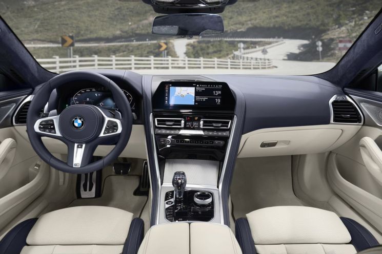 "럭셔리 스포츠카의 진수"…BMW, 8시리즈 국내 공식 출시