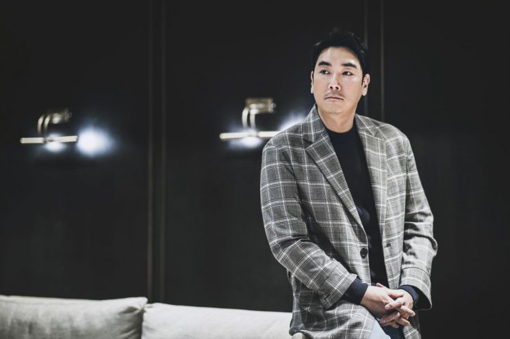 "봉인된 판결문 뜯어냈다"…변호사, 조진웅 보도 기자 고발