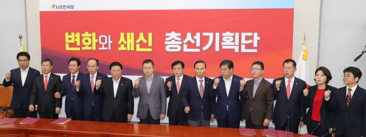 뒤늦은 깨달음…한국당 "이제 인재영입은 인재영입委가 총체적 역할"