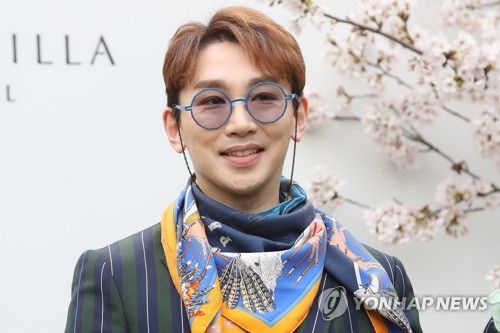 뮤지컬 배우 김호영, 동성 성추행 혐의 피소…아웃팅 논란까지