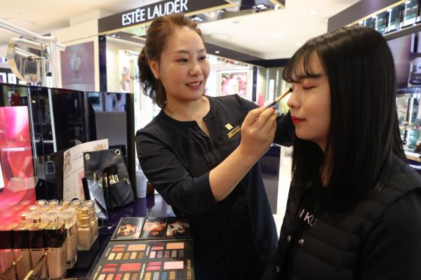 롯데百 광주, 수능 수험생 ‘메이크업 무료체험’ 서비스