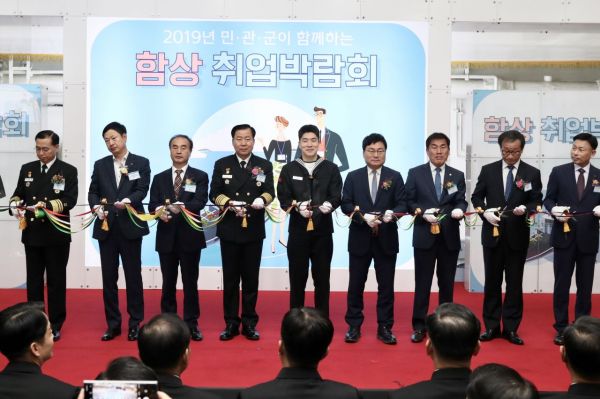 중진공, 독도함서 민·관·군 합동 취업박람회