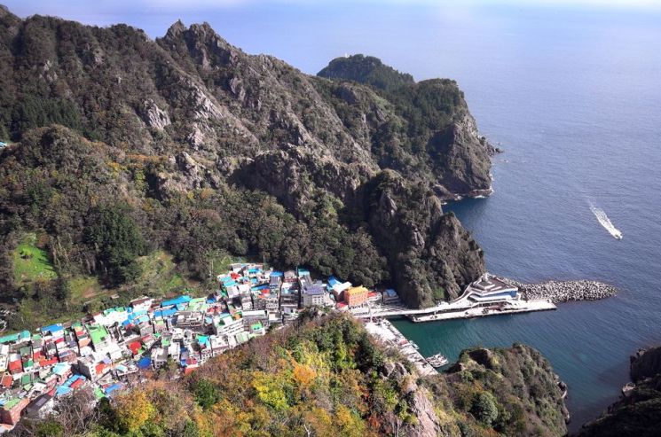 독도전망대에서 내려다 본 도동항