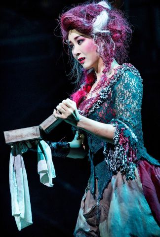 가수 겸 뮤지컬 배우 옥주현이 뮤지컬 '스위니토드'에서 열연하고 있다. 오디컴퍼니 제공.