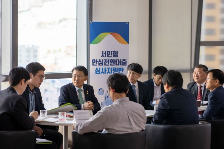 은성수 금융위원장, 주금공·캠코 깜짝 방문