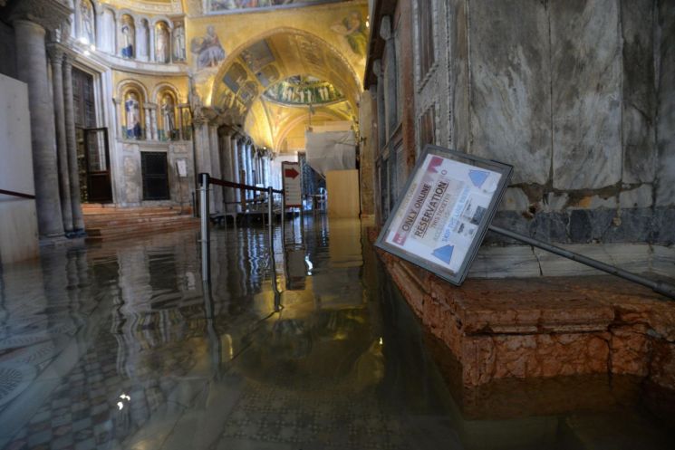'최악 홍수' 도시 80% 잠긴 베네치아…국가비상사태 선포