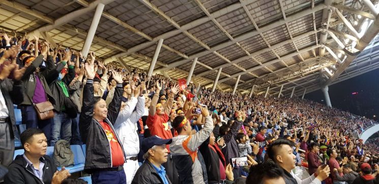 또 한 번의 '박항서 매직'에 베트남 전국 '축제장' 