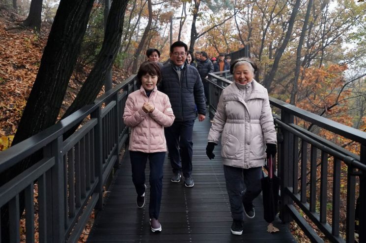 동대문구 배봉산 둘레길 걷기 성료