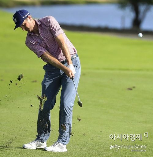 브랜던 토드가 마야코바골프클래식 4라운드 5번홀에서 샷을 하고 있다. 멕시코=Getty images/멀티비츠